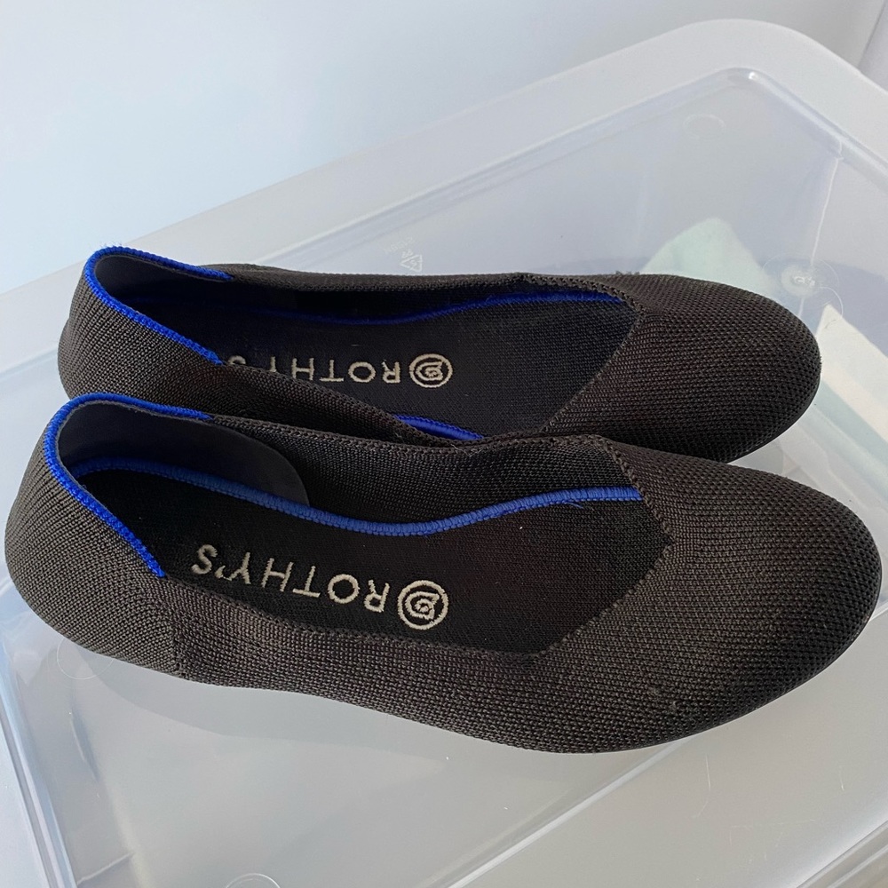Rothy’s The Flat Black SZ 8, fits like a 7.5!